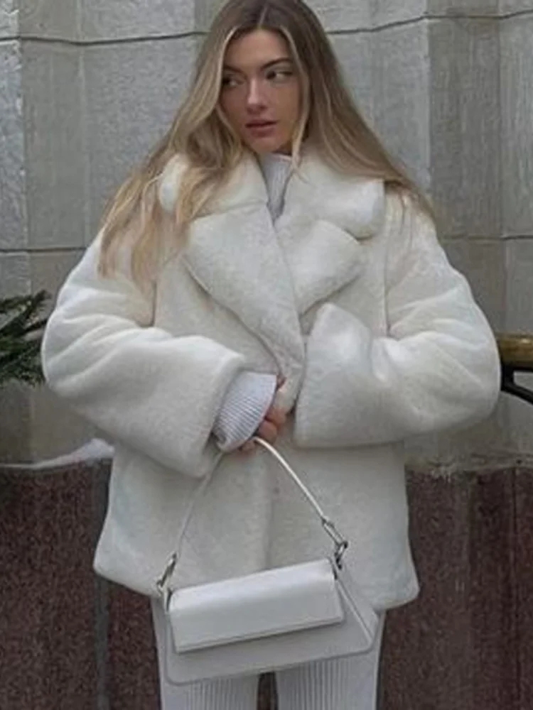 Fluffy Lapel Black Faux Fur Winter Coat Oversized Long Sleeves Loose Short Jacket Design New 2025 Solid Color Commute Streetwear