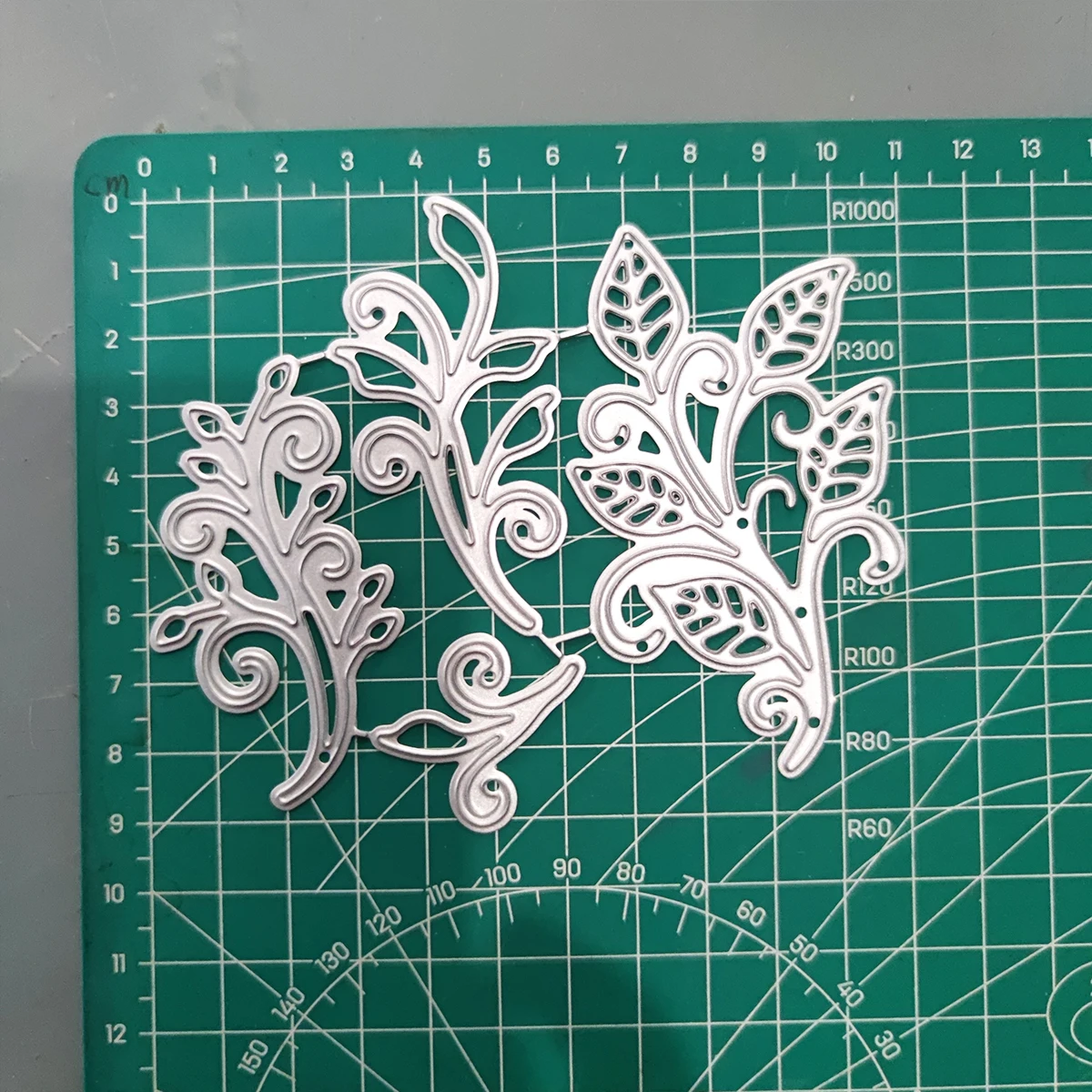 Leaf 4 Cutting Dies Scrapbooking Embossing Papercutting Greeting Cards Knife Mold Punch Stencil  Decorative Crafts