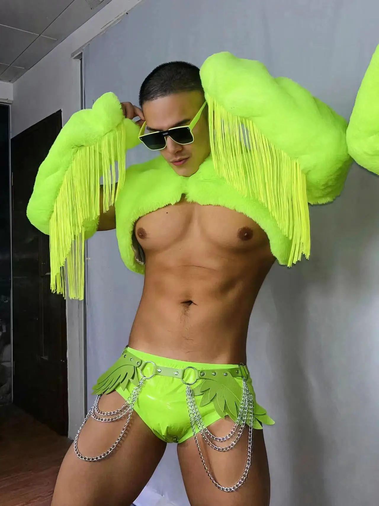 Nightclub Bar Muscular Male Gogo Performance Clothes Sexy Faux Fur Vest Fluorescent Green Shorts Pole Club Party Dance Costume