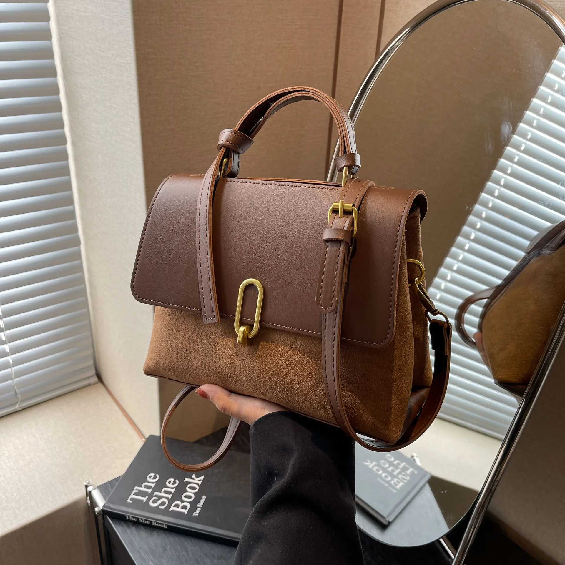 

Advanced handbag for women in autumn, trendy and versatile shoulder bag, retro and niche crossbody commuting bag