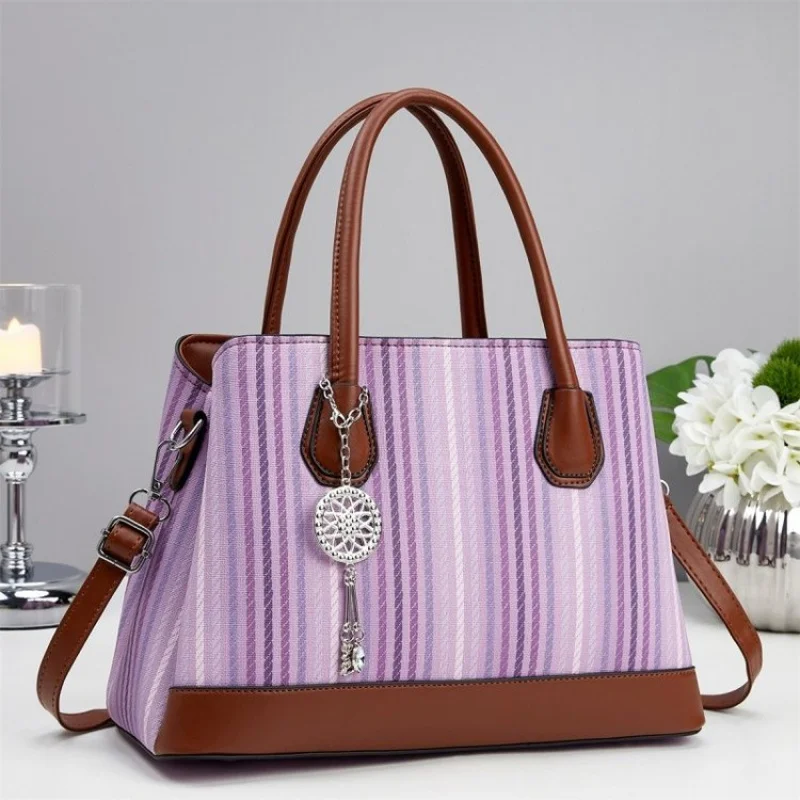 

Elegant Commuter Bag For Superstar Women With Large Capacity Minimalist Aesthetic And Paris Fashion Influence
