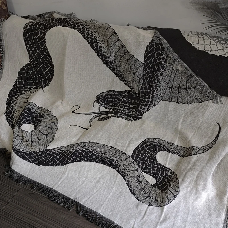 Snake violence aesthetics retro tattoo sofa blanket national style dark towel blanket nap blanket bedroom decoration blanket