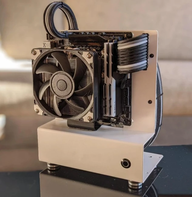 High Quality Aluminum Alloy Mini ITX Open Chassis Portable Host, Simple and Beautiful Sea View Room PC Case for Desktop Build