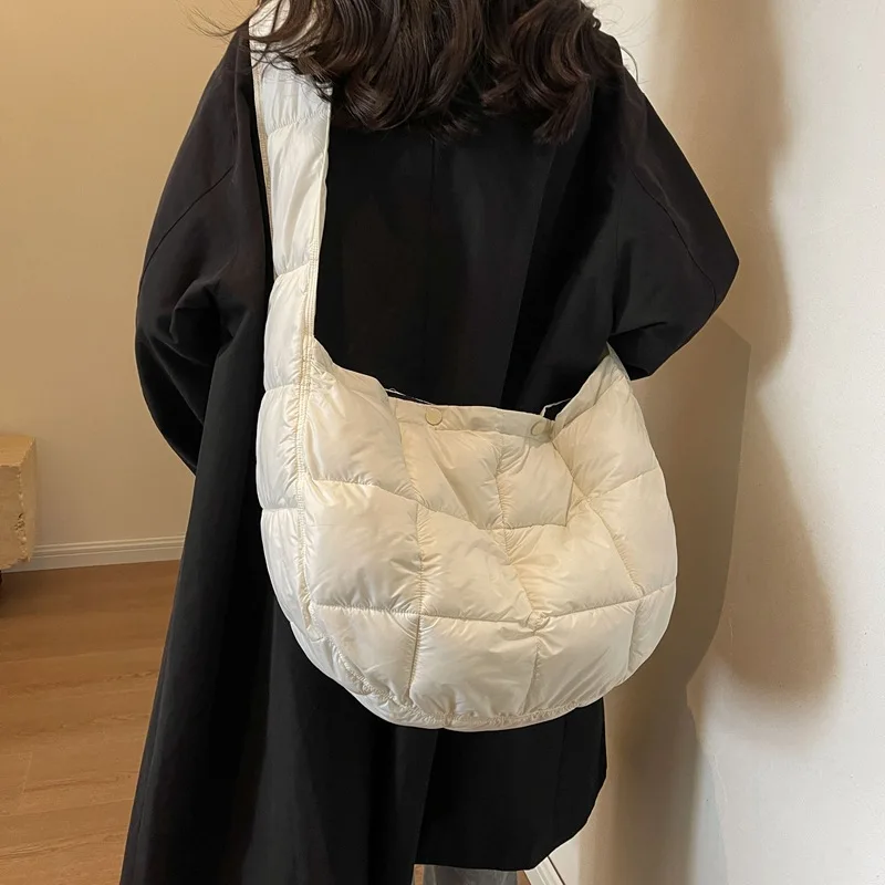 

Casual Quilted Padded Crossbody Bag for Women Soft Nylon Down Cotton Wide Strap Shoulder Bags Large Capacity Hobos Puffer Bag