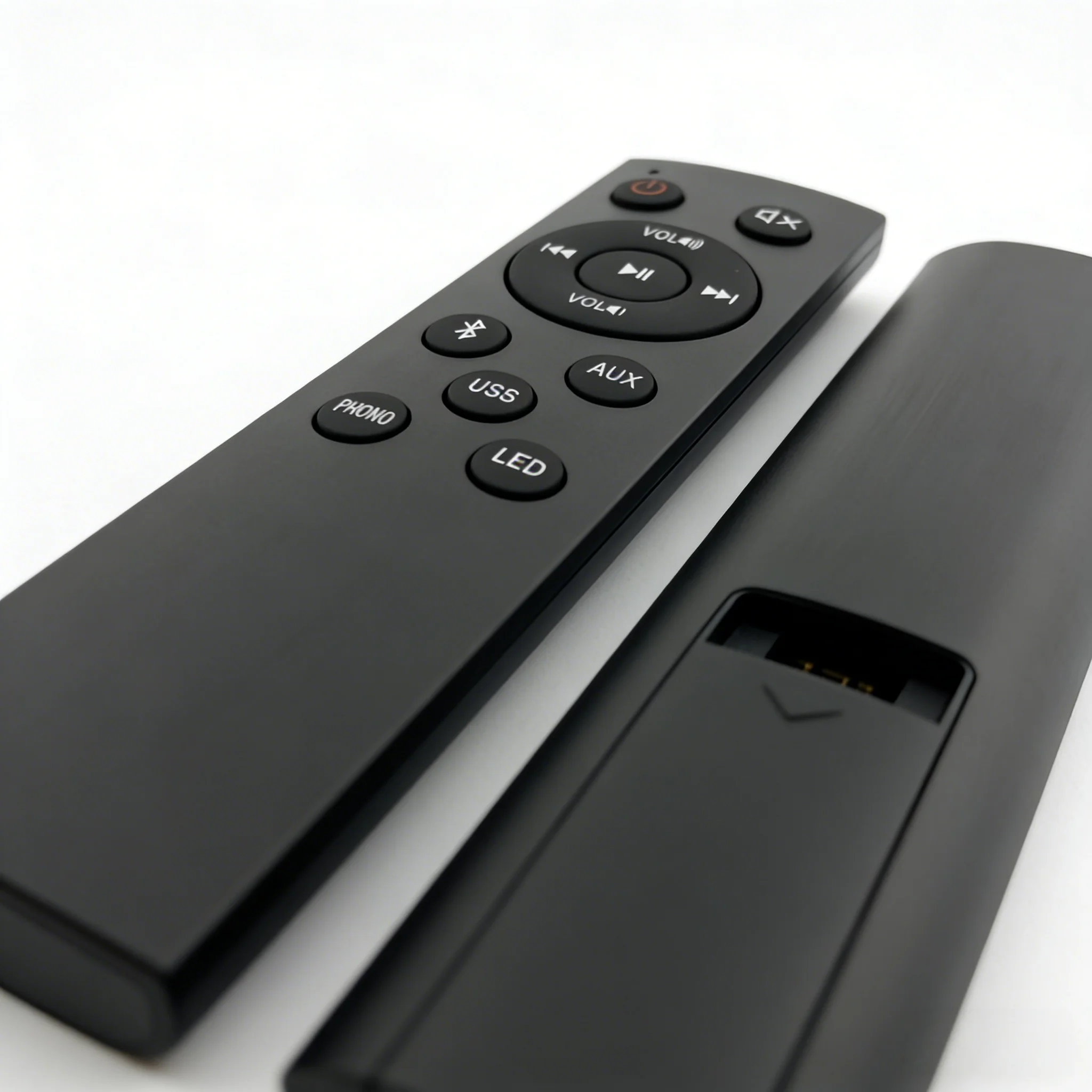 Les trois télécommandes de rem - Klipsch Home Cinema avis et prix