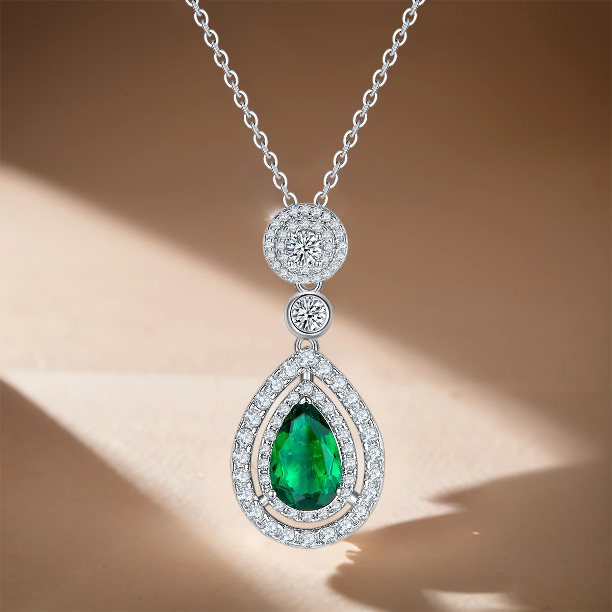 

Легкое роскошное ожерелье из стерлингового серебра S925, искусственный драгоценный камень, изумрудное ожерелье в форме капли воды, модное темпераментное женское ожерелье P