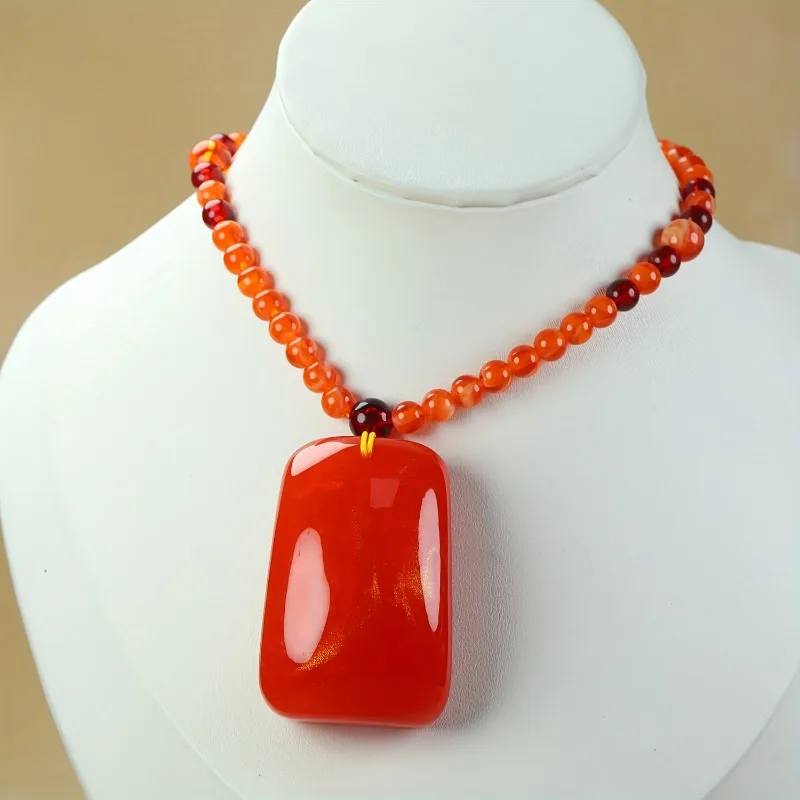 

Elegant and fashionable red square resin bread brand pendant, male and female couples, suitable for daily or party