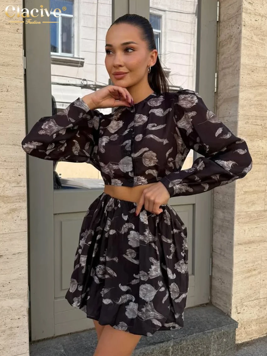 

Модный комплект Clacive: элегантная укороченная блузка с длинным рукавом и плиссированная мини-юбка с высокой талией для женщин