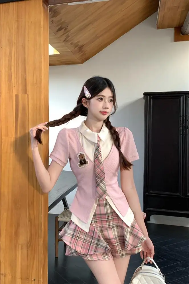 Pakaian Musim Panas Wanita Korea Gyaru Preppy Imut Core Shoujo Girl Era 2000-an Set 2 Potong Atasan Lengan Pendek + Rok Mini Kotak-kotak Pinggang Tinggi
