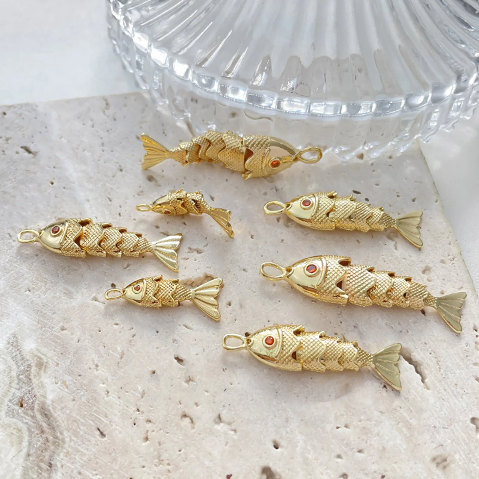 1-teiliger Ozean-Kupfer-goldener silbriger Fisch-Anhänger in Fischform, roter Zirkon, Schmuckanhänger für die Herstellung von DIY-Halsketten – Detail 6