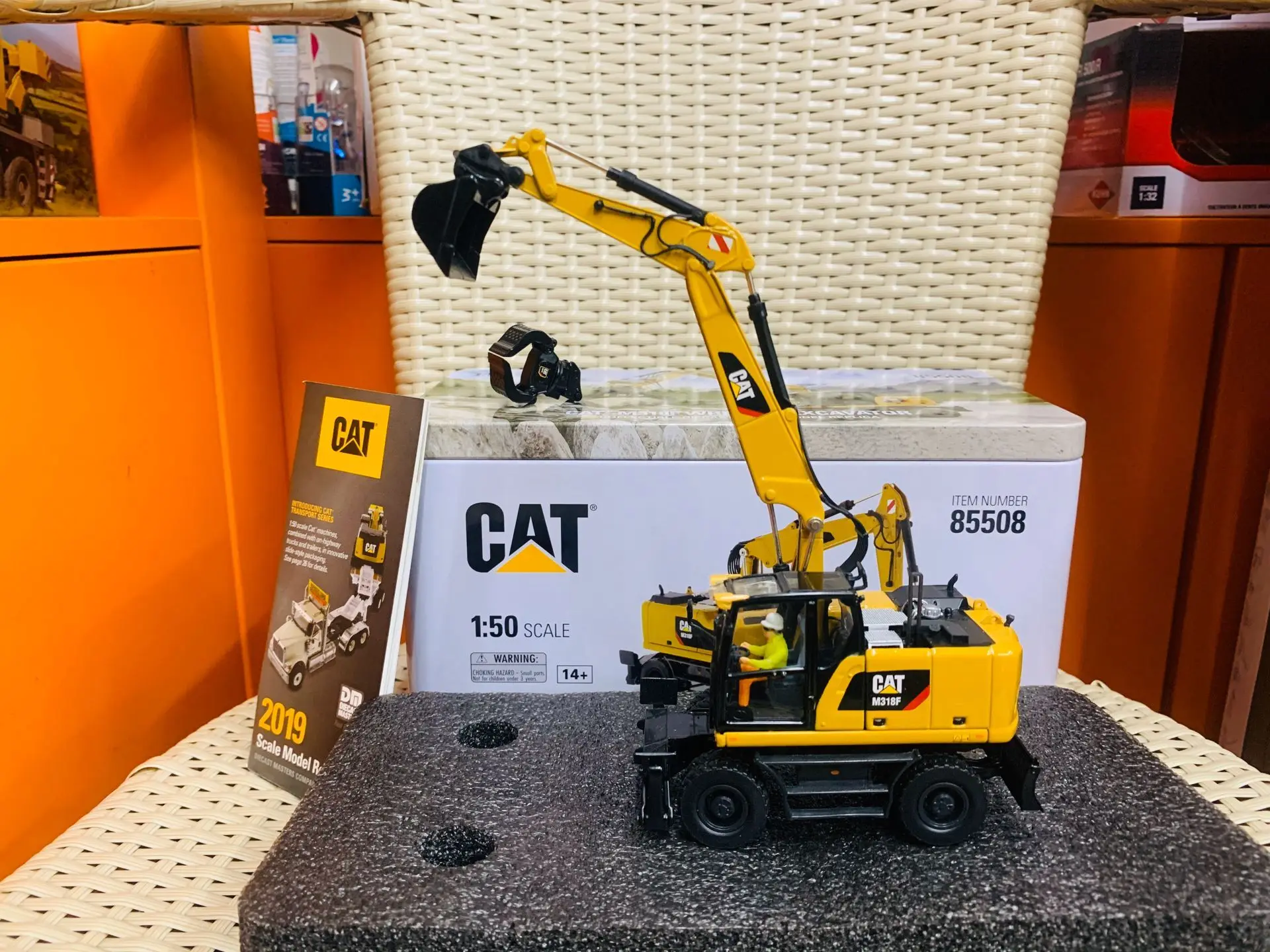 

DM-85508 1:50 M318F Колесный экскаватор-коллекционная строительная техника Игрушечная сцена Украшение Подарок на день рождения для мальчика