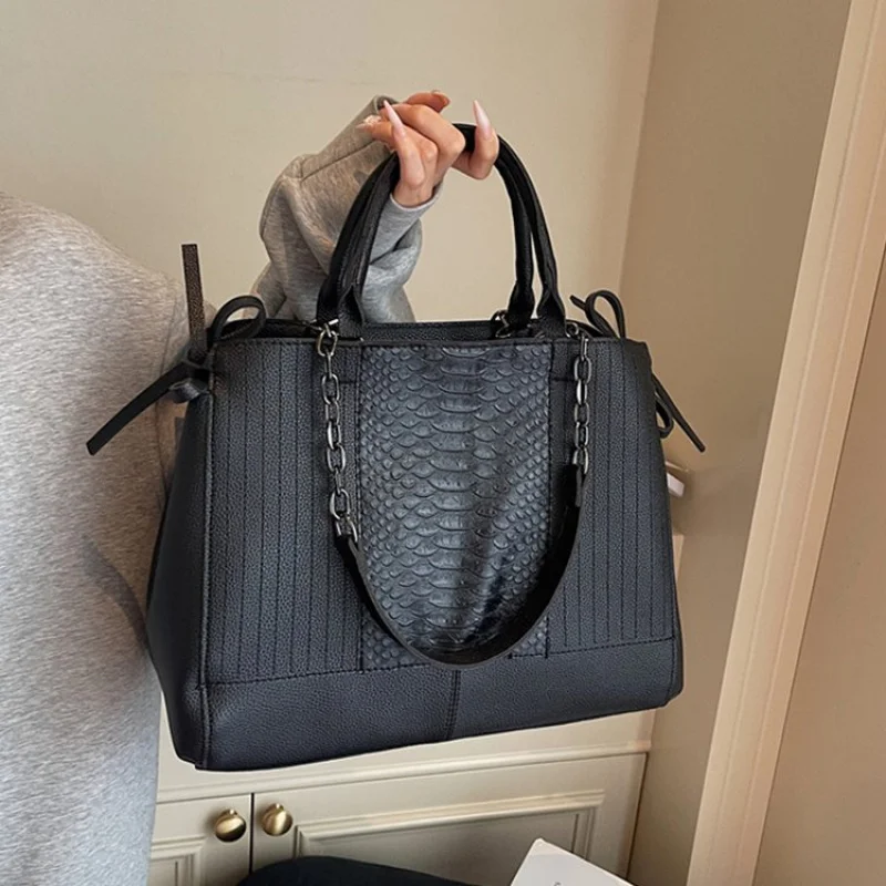 حقيبة يد جلدية أنيقة للنساء محفظة صغيرة على الطراز العتيق للنزهات غير الرسمية نداء نجم عصري