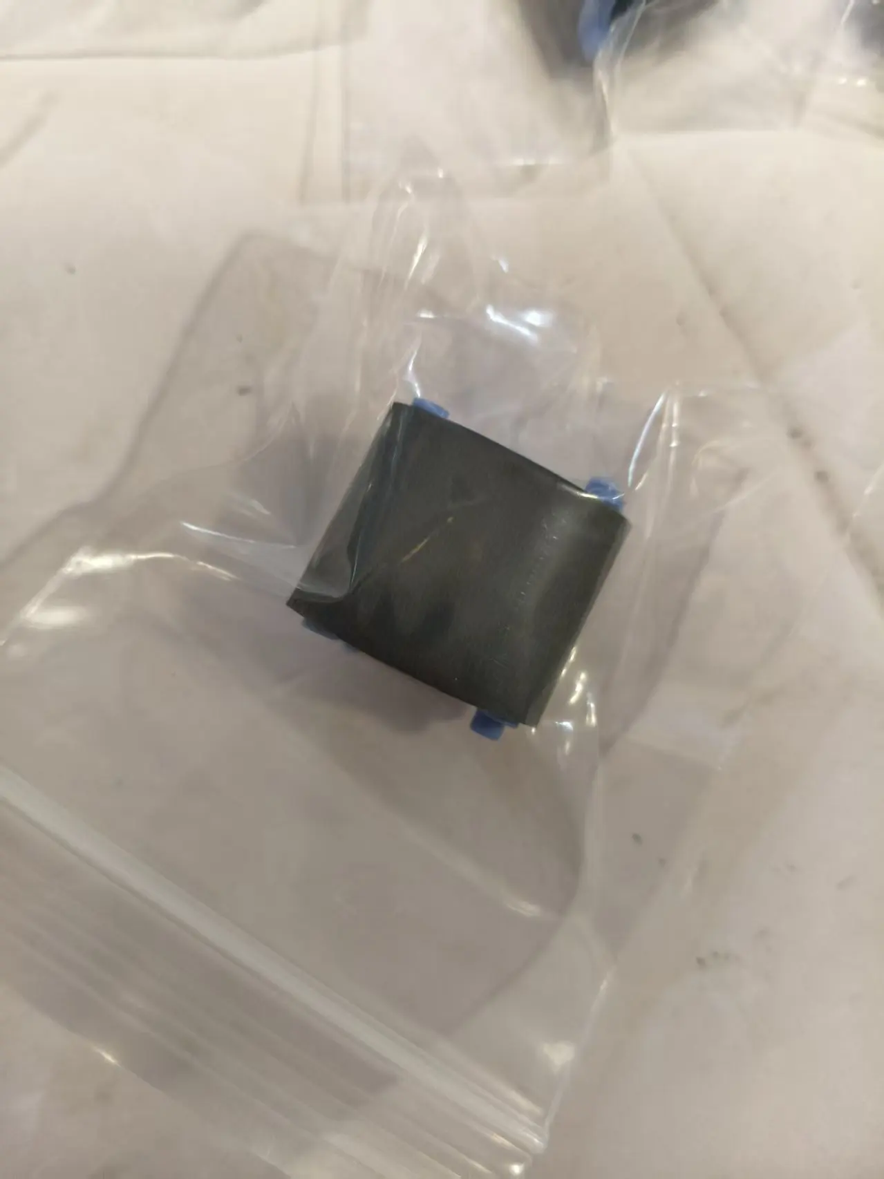 

100 шт. роликов захвата бумаги RL1-1442-000 RL1-1443 для HP P1005 P1006 P1007 P1008 P1009 P1108 P1106 P1102 P1102W M1132 M1213 M1216