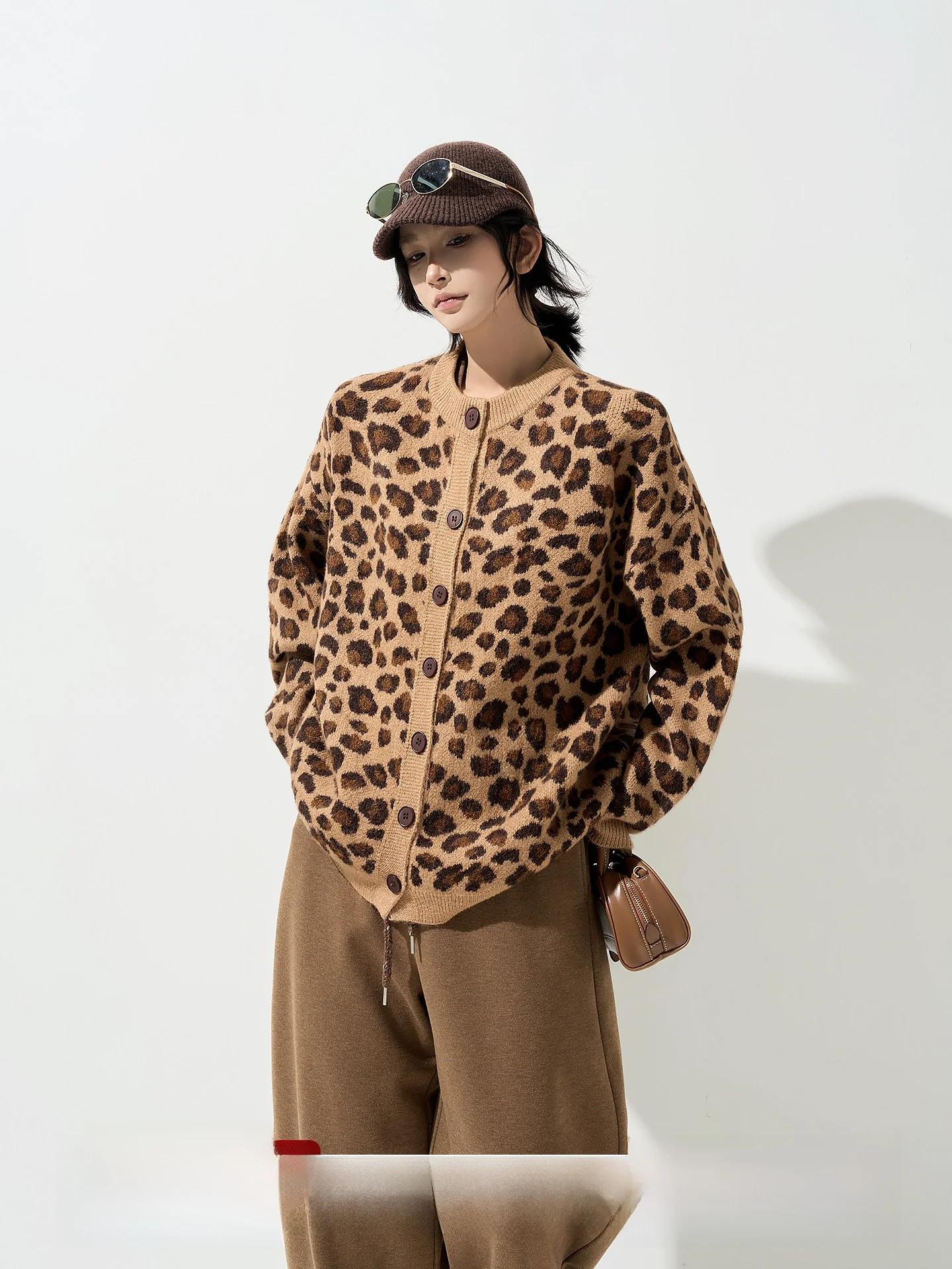 

Wutong Thickened Retro Leopard Print round Neck Long Sleeve Knitted Loose Women's Sweater Coat Autumn Winter Korean Style Cas...