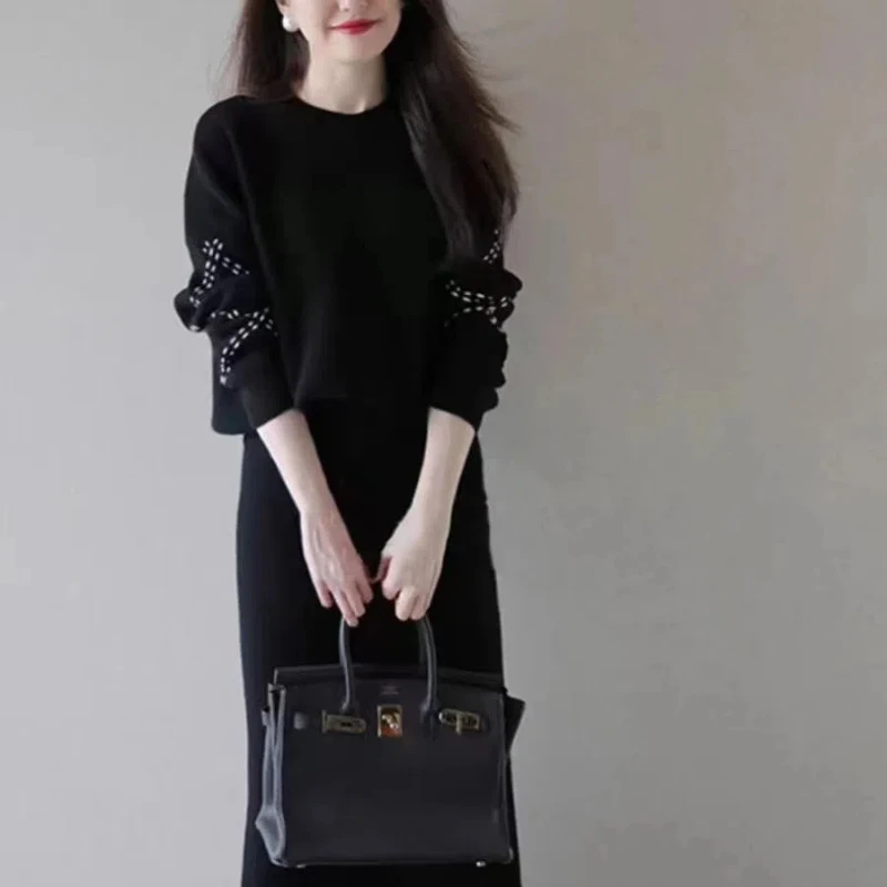 

Fashionable Casual Suit Women's High-end Sense Socialite Temperament Half Skirt Simple Two-piece Set