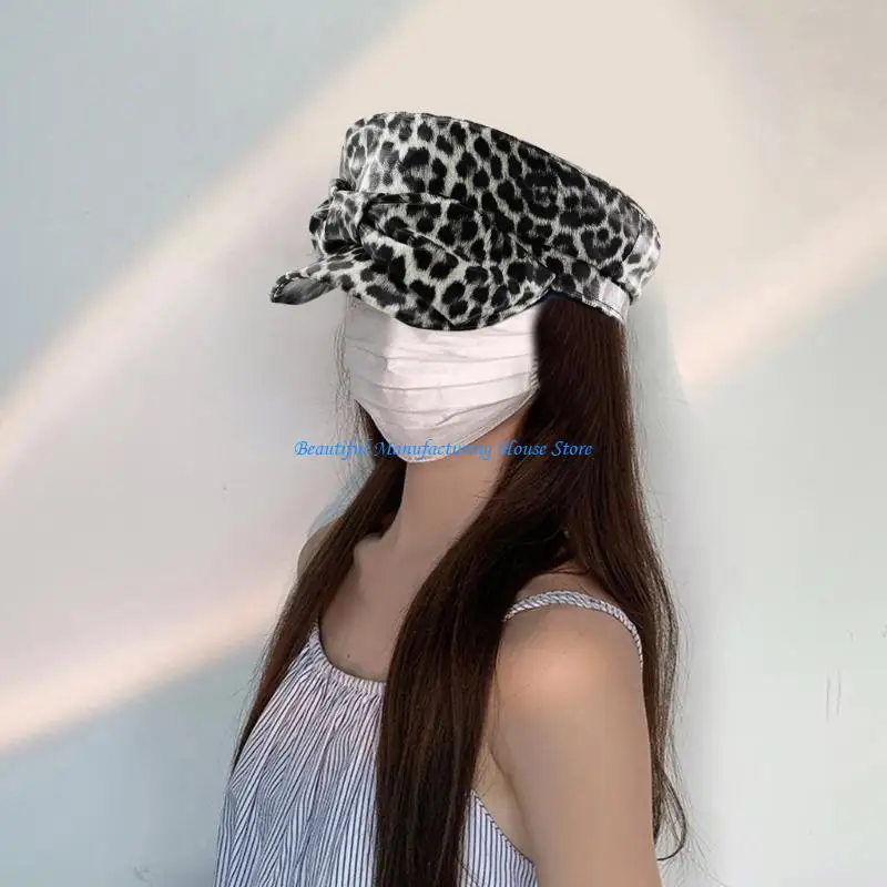 E56A Sofisticado Sombrero Cuero PU Leopardo Sombrero Pintor Cuero Informal con Leopardo para Uso Diario