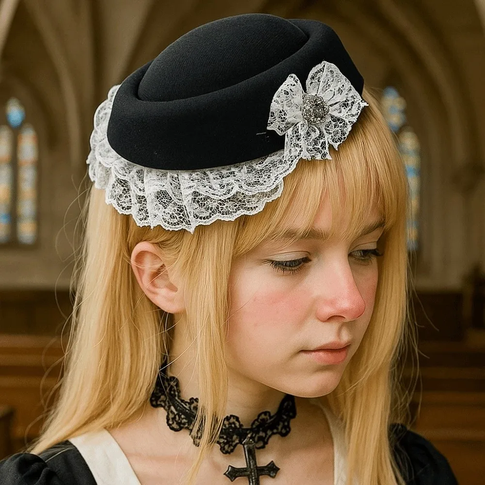 

Elegant Lace Billycock Hat Exquisite with Hair Clips Bow Pillbox Hat French Style Sweet Heart Crystal Round Hat Girl