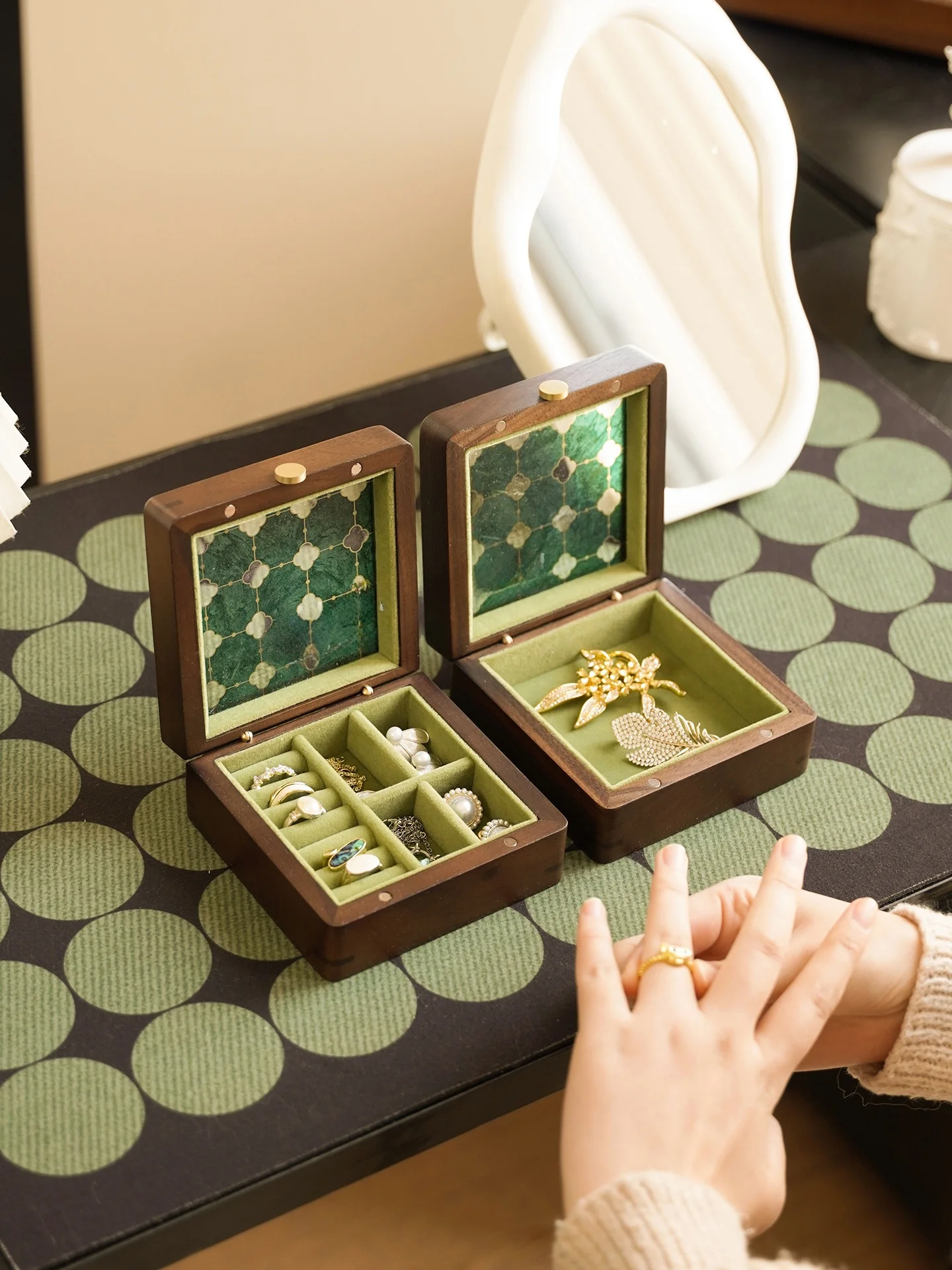 

Винтажная шкатулка для украшений из черного орехового дерева ручной работы, многослойный органайзер для мелких аксессуаров, настольный органайзер в ретро-стиле