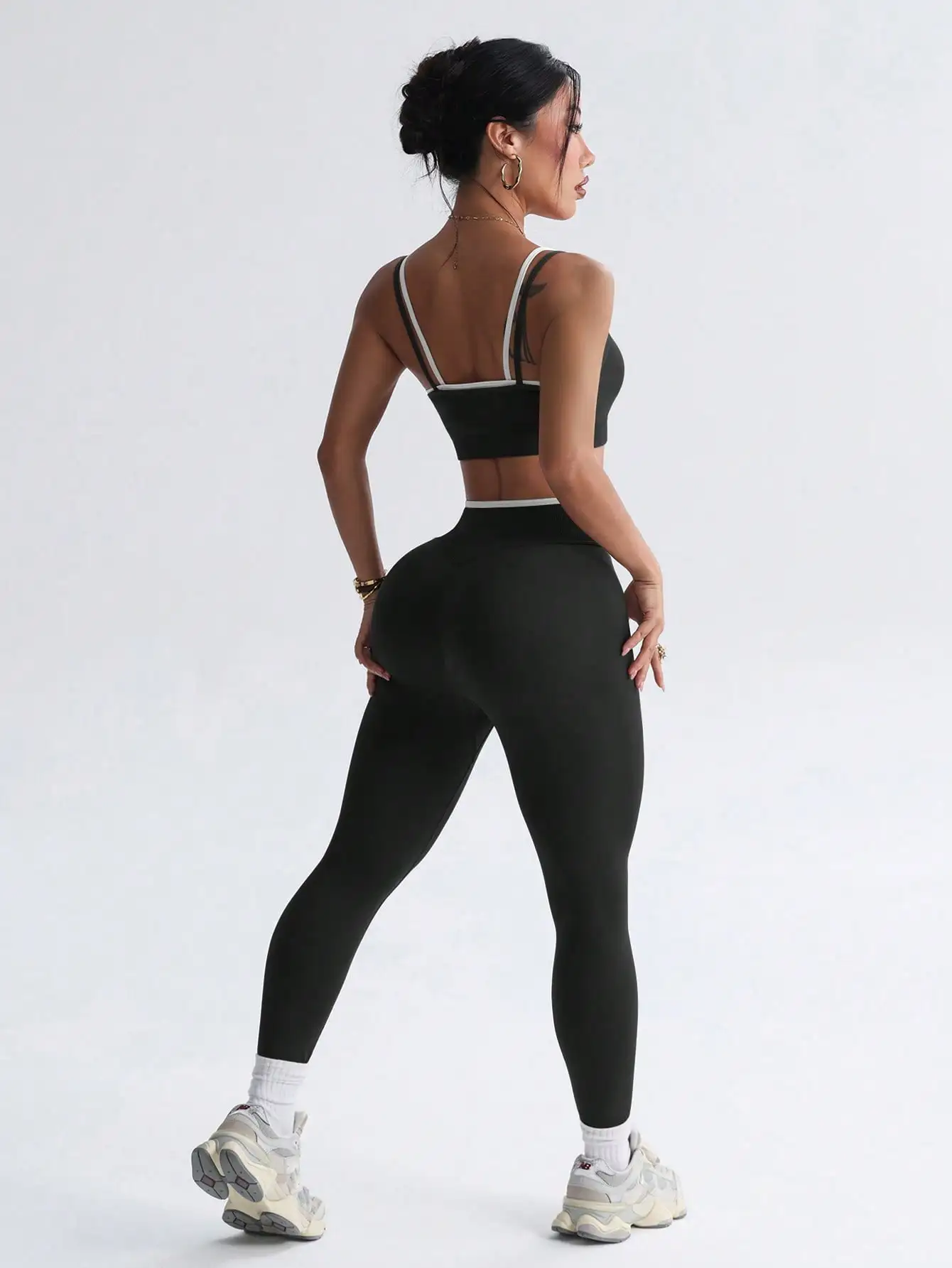 Nahtloses Yoga-Set für Damen, 2-teilig, Sport-BH, High-Waist-Leggings, verstellbare Träger, V-Taille, Po-Lifting, Workout – Detail 3