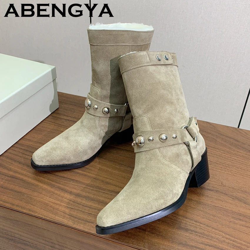 2025 الشتاء الصوف بطانة حذاء بكعب سميك الثلوج أحذية النساء جلد الغزال برشام مشبك أحذية بوت قصيرة الإناث عادية الدافئة الفراء بوتاس Mujer