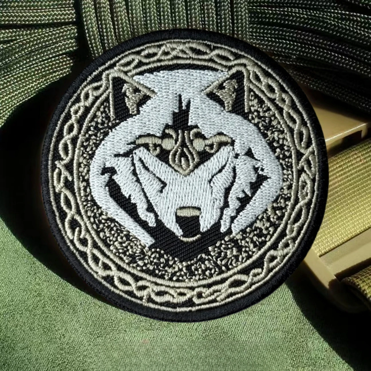 Parche táctico bordado lobo con velcro para equipo militar - imagen 5