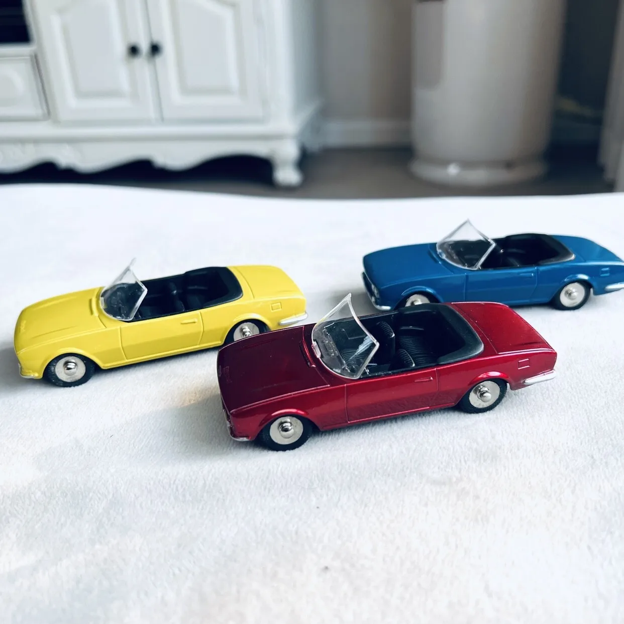 

1/43 New Arrival Special Price Diecast Metal French Open-top 504 Classic Vintage Car Model Furniture Display Collection Toys