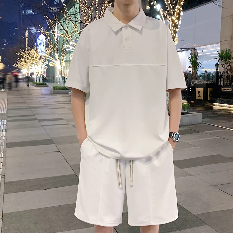 

Летний тонкий комплект из ледяного шелка для мужчин: свободная рубашка с коротким рукавом и шорты, повседневный стиль, модный бренд, полиэстер, молодежный дизайн.