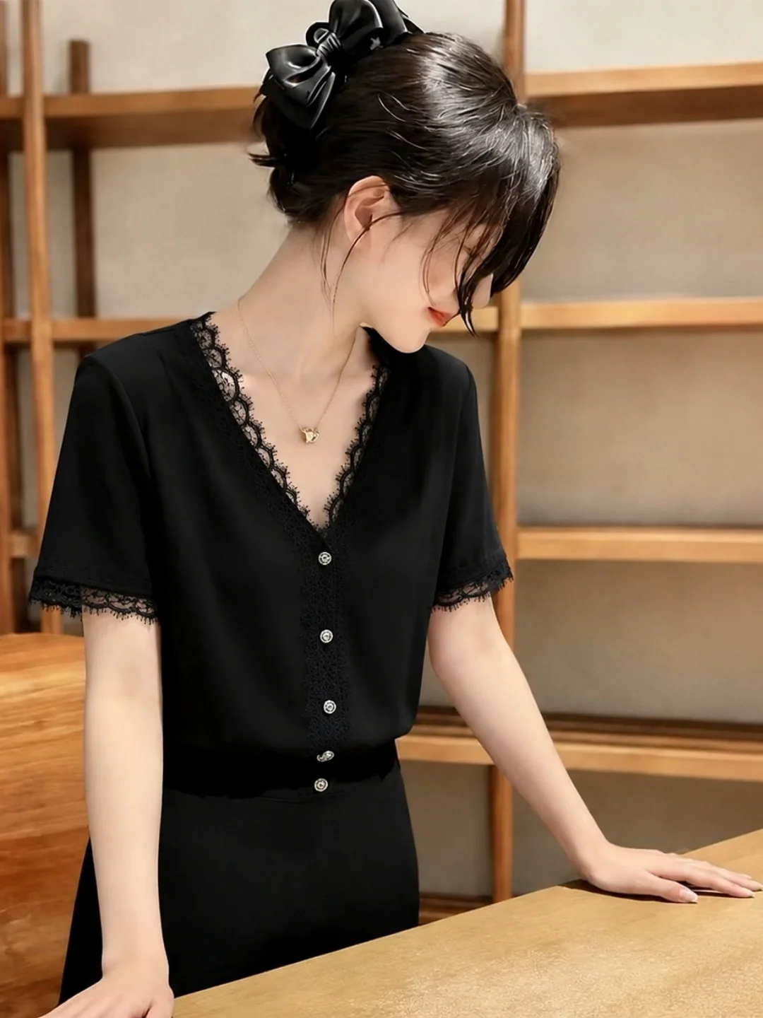 

Summer Knitted V-Neck Short Sleeve Lace Splicing Women's Top Korean Design Sensation Single Button Elegant Fashionable