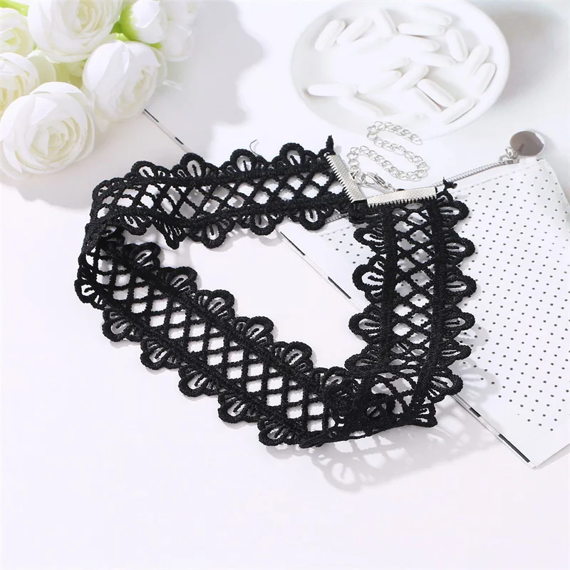Kalung Renda Seksi Choker Renda Hitam Berlubang