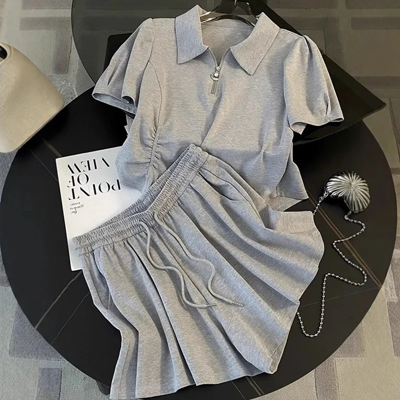 

Летний модный серый повседневный спортивный комплект с короткими рукавами для женщин, уличный стиль интернет-знаменитостей, игривые и яркие широкие шорты