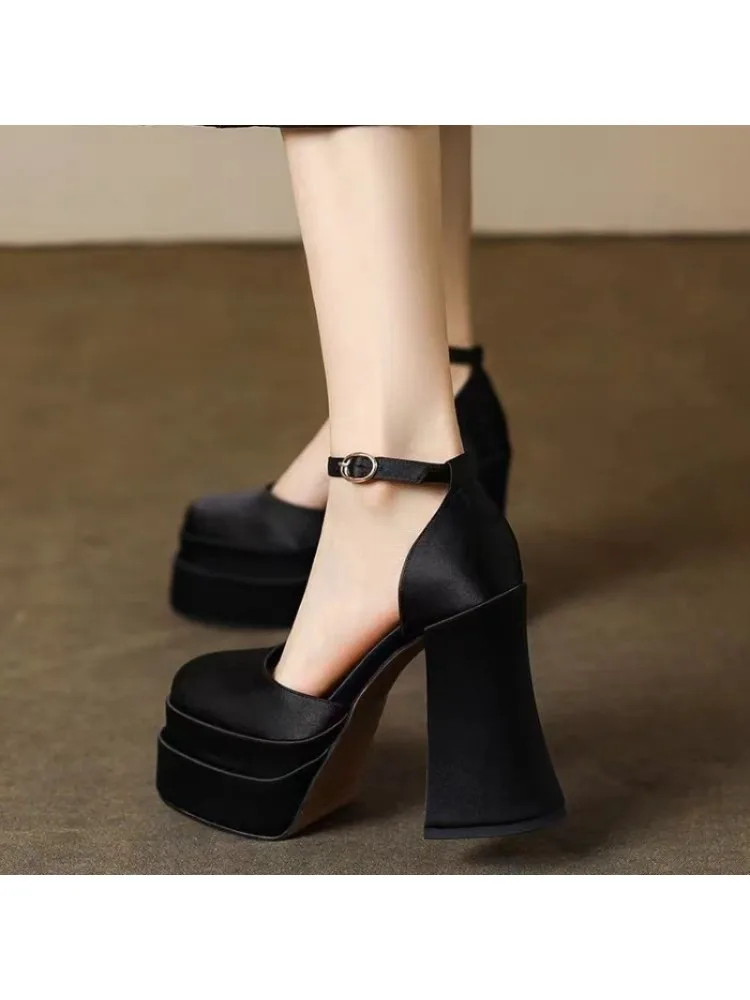 Ultrahohe Mary Jane runde Zehen-Seidensatin-High-Heels mit flachem Mund und wasserdichter Plateau-One-Shoulder-Anti-Rutsch-High-Heels