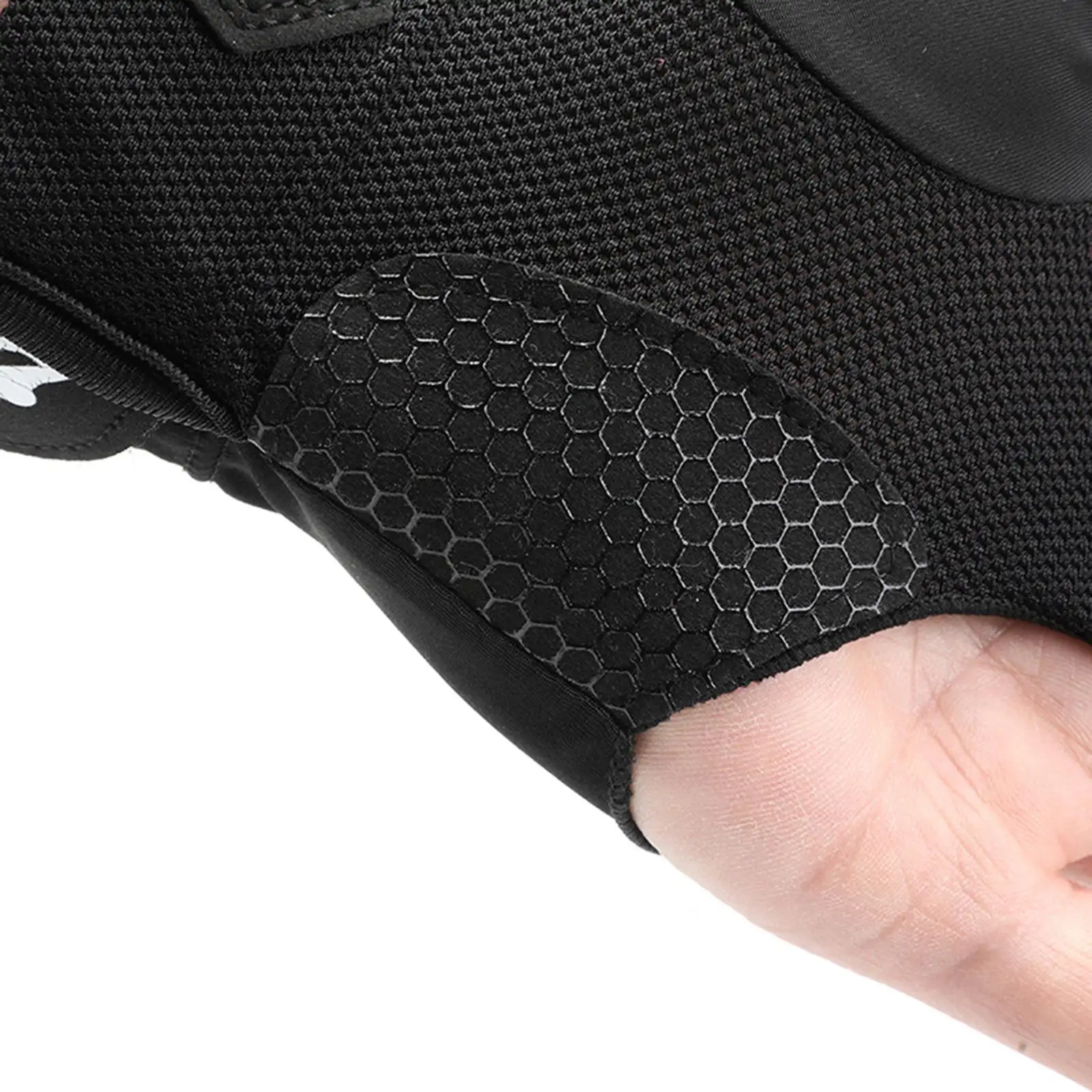 Enhanced Grip Billiard Glove Three Finger Quick Dry Breathable Pool Cue Accessory Universal Design for All Adults