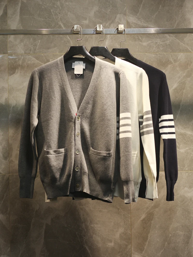 

Мужской кардиган из высококачественного трикотажного хлопка с V-образным вырезом, длинными рукавами, в городском стиле, модный, повседневный, с четырьмя полосками