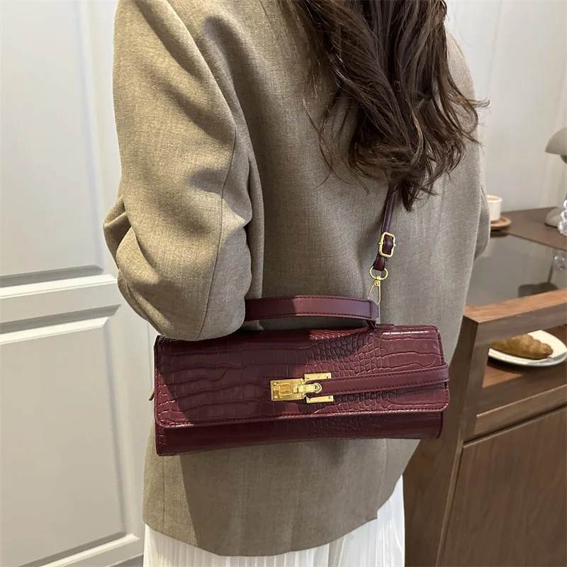 

Новинка осени и зимы 2025 года, простая и модная сумка-багет в стиле ретро, нишевая повседневная сумка через плечо, женская сумка через плечо