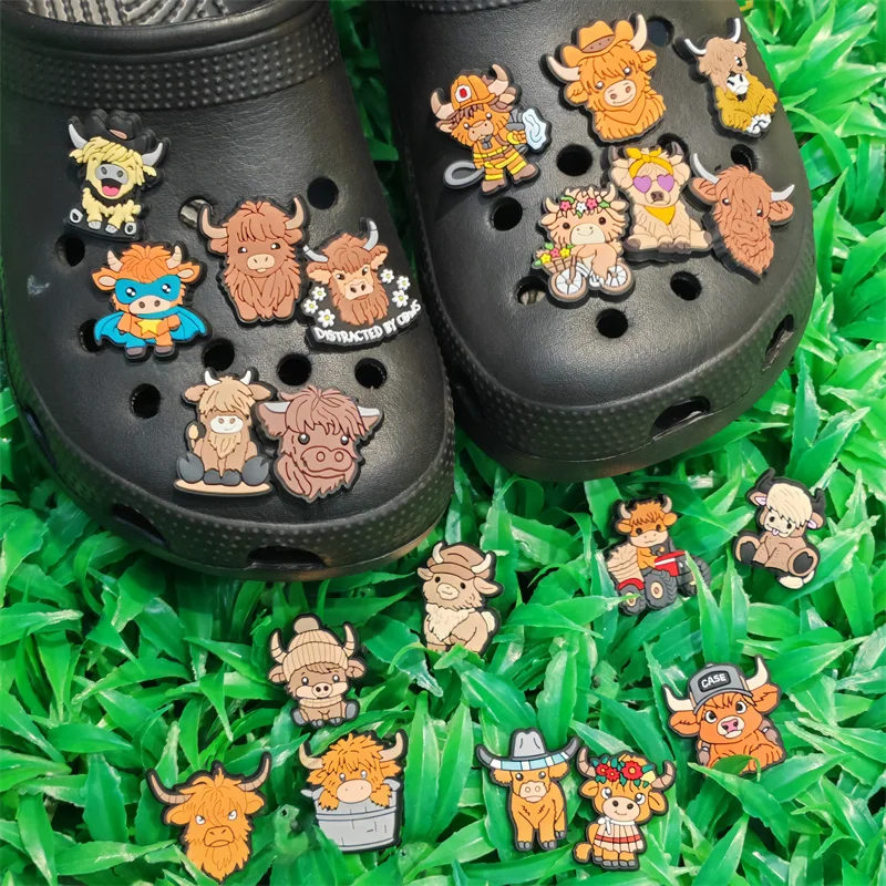 Sell Retail 1pcs Animal Alpine Cattle Cow PVC Shoe Charms Sandals Accessories Shoes Buckles Fit Wristbands Kids Party Gift