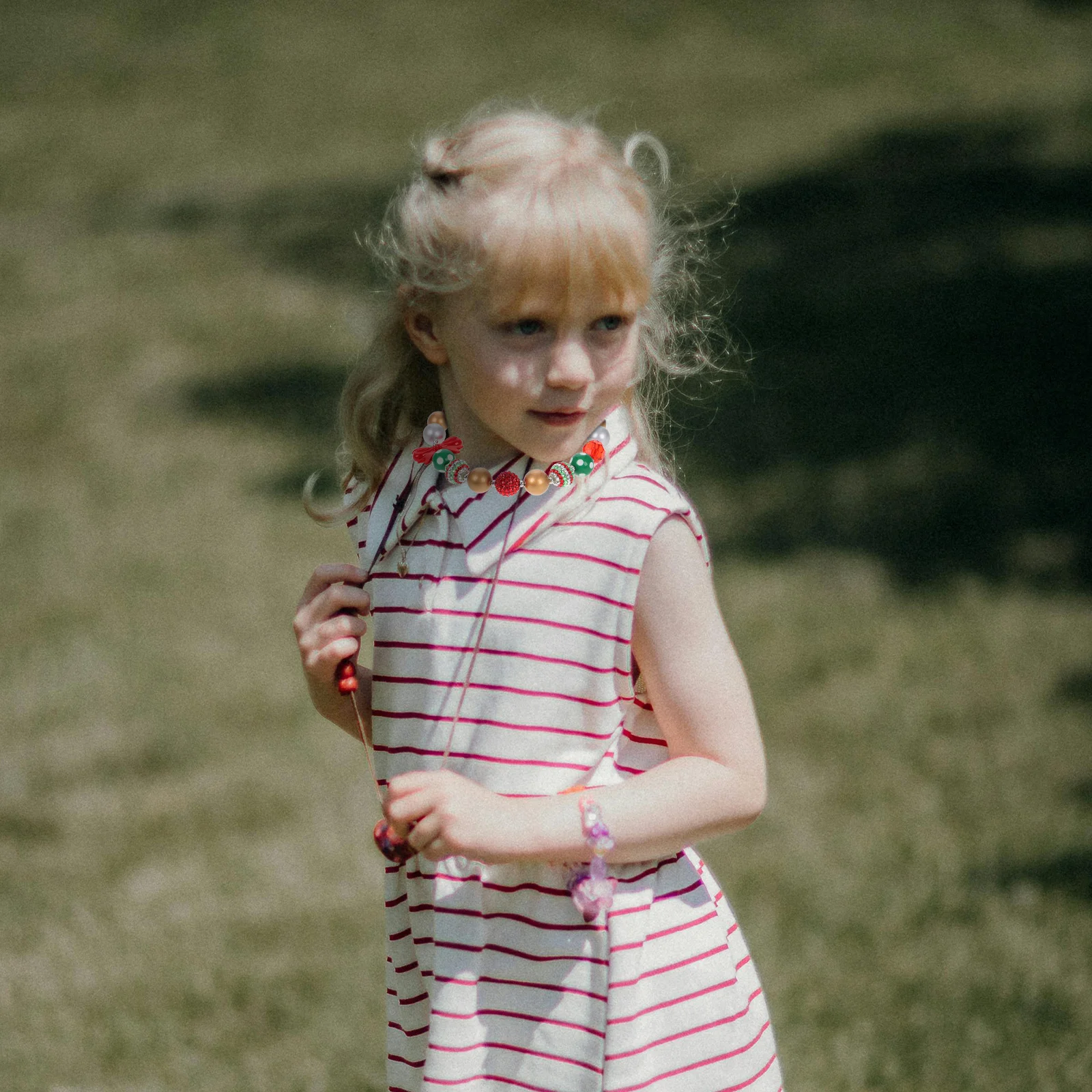 

Christmas Beaded Necklace for Kids Girls Colorful Resin Ball Necklace Festive Holiday Party Decor Child-Friendly Lightweight