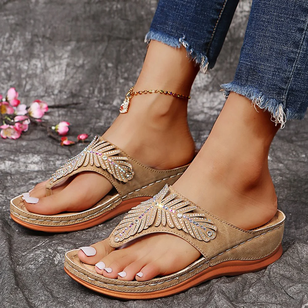 Damen-Flip-Flops mit Strass-Keilabsatz, Bohemian-Plattform-Zehentrenner-Sandalen, rutschfeste Slip-On-Sommerschuhe für den Strand – Detail 11