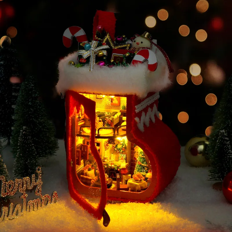 Kit modello in miniatura Casa per calze natalizie in legno fai-da-te con luci a LED Casa delle bambole con mobili per regali di compleanno per amici