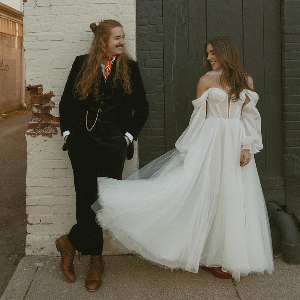 الأكمام الطويلة الأسقف Ruched تول الحبيب فساتين الزفاف قبالة الكتف الأميرة مخصصة بالاضافة الى حجم فستان الزفاف مع وشاح