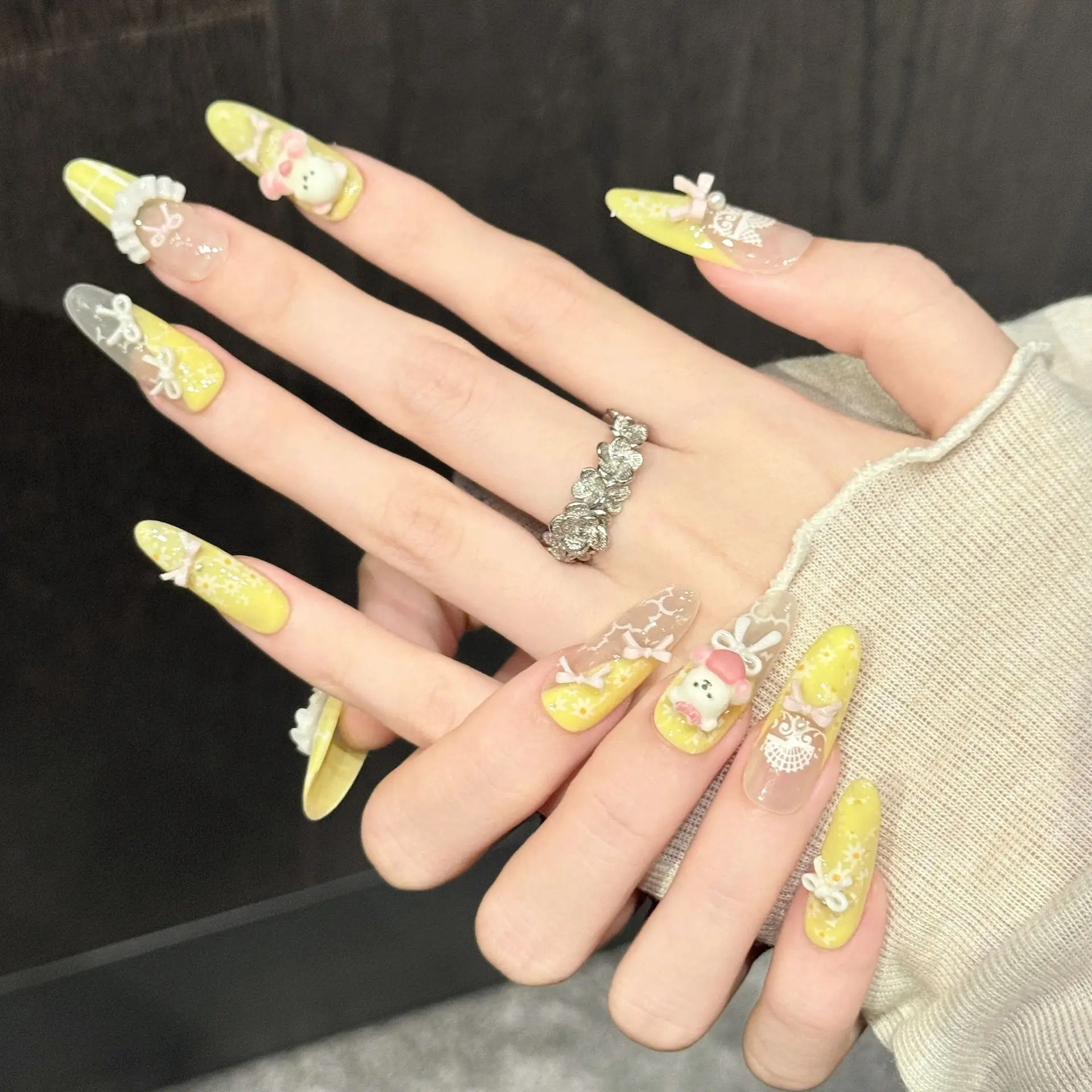 10pcs Hand-Pressed Long Oval Nail Art, Pretty Fake Nails, Creamy Yellow Bear Lace Bow, Sweet And Cute，Suitable For Women