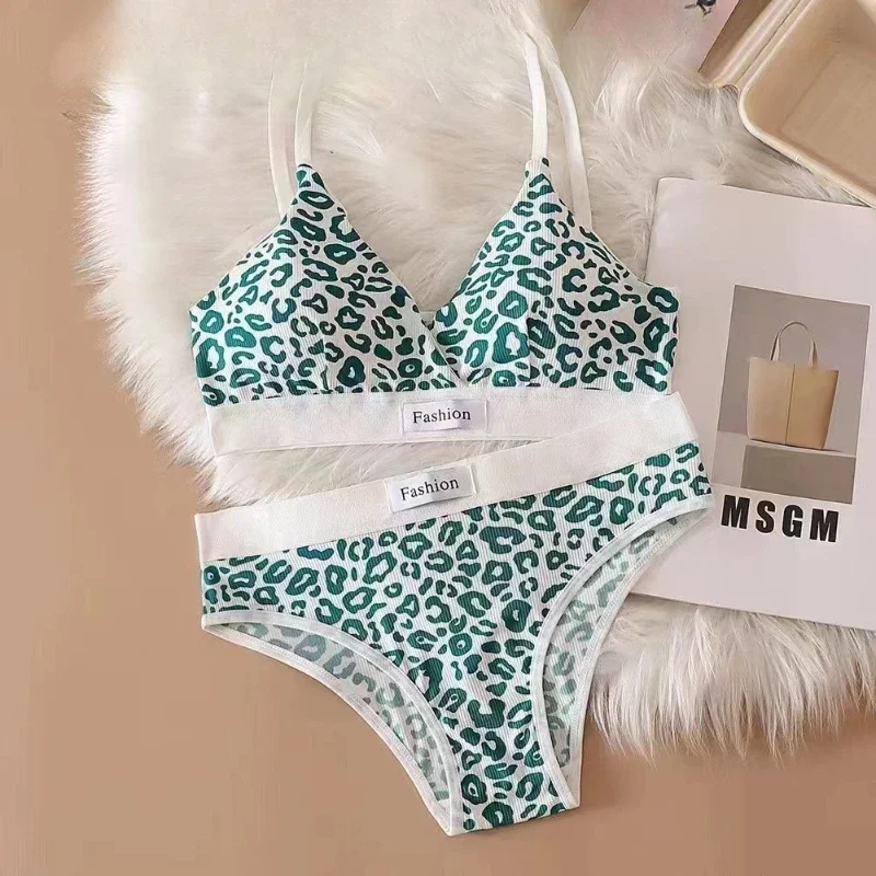 강철 반지가없는 프랑스 스타일 여성 속옷 통기성 편안한 유행 여성 정장 섬세한 매력적인 여성 탑