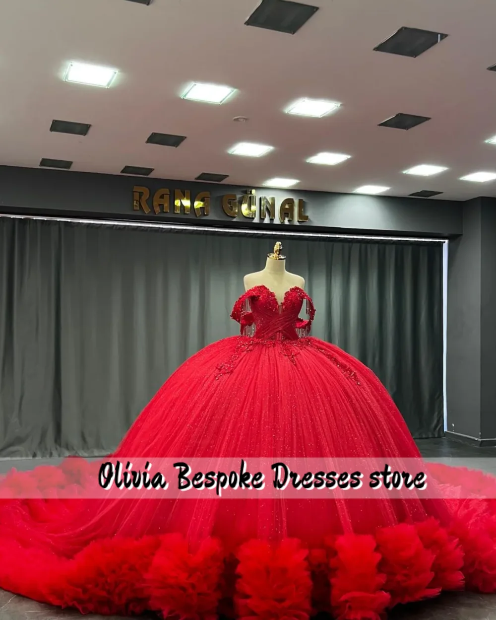 

Red Puff Off The Shoulder Quinceanera Dresses Tulle Ruched Train Sweet 15 16 Dress Mexican Girls Birthday Dress Customized
