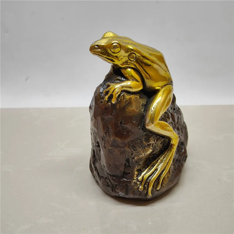 Pure copper golden toad ornament, croaking to bring wealth, frog decoration for home, living room, office, opening and housewarm