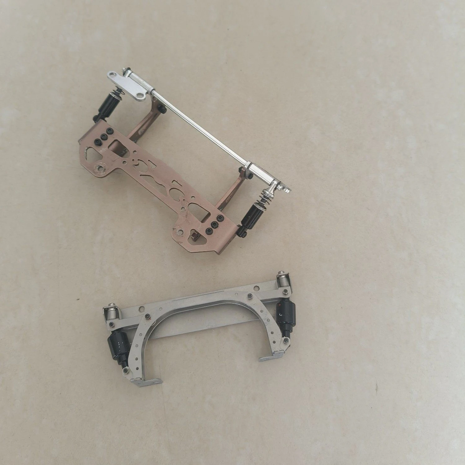 

Simulated Front Buckle Dynamic Suspension System for 1/14 Tamiya RC Truck SCANIA R620 Mercedes-Benz ACTROS 3363 MAN Car Parts