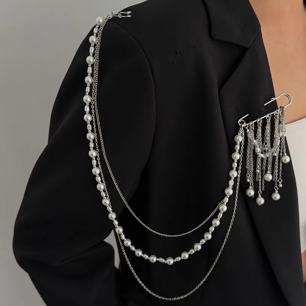 Fashion Imitation Pearl Tassel Shoulder Chain Brooches for Men Women Creative Metal Chain Double Pin Suit Hanging Chain Jewelry