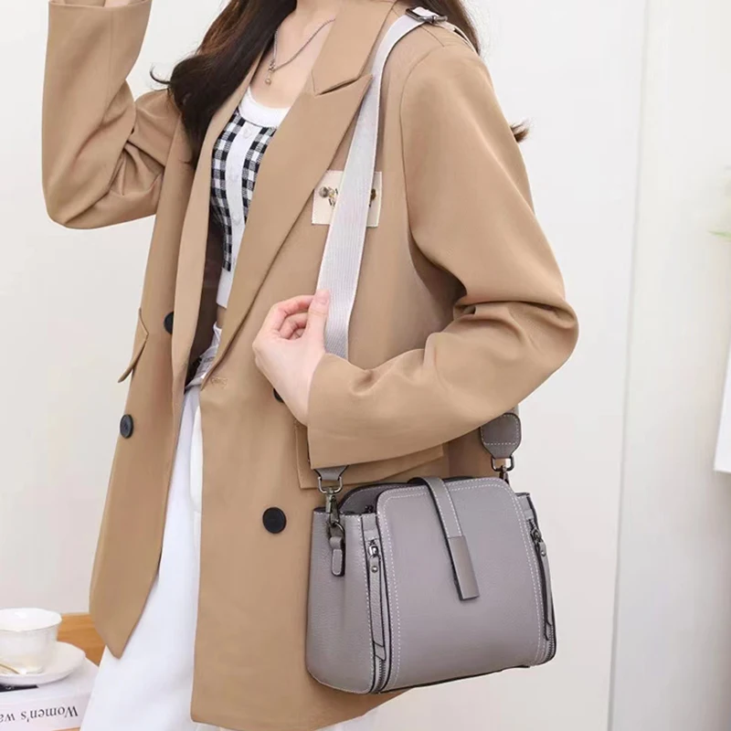 Genuine Leather Large Capacity Zippered Women\'s Crossbody Bag Not Easily Deformed High-Quality Fashionable Metal Buckle Handbag