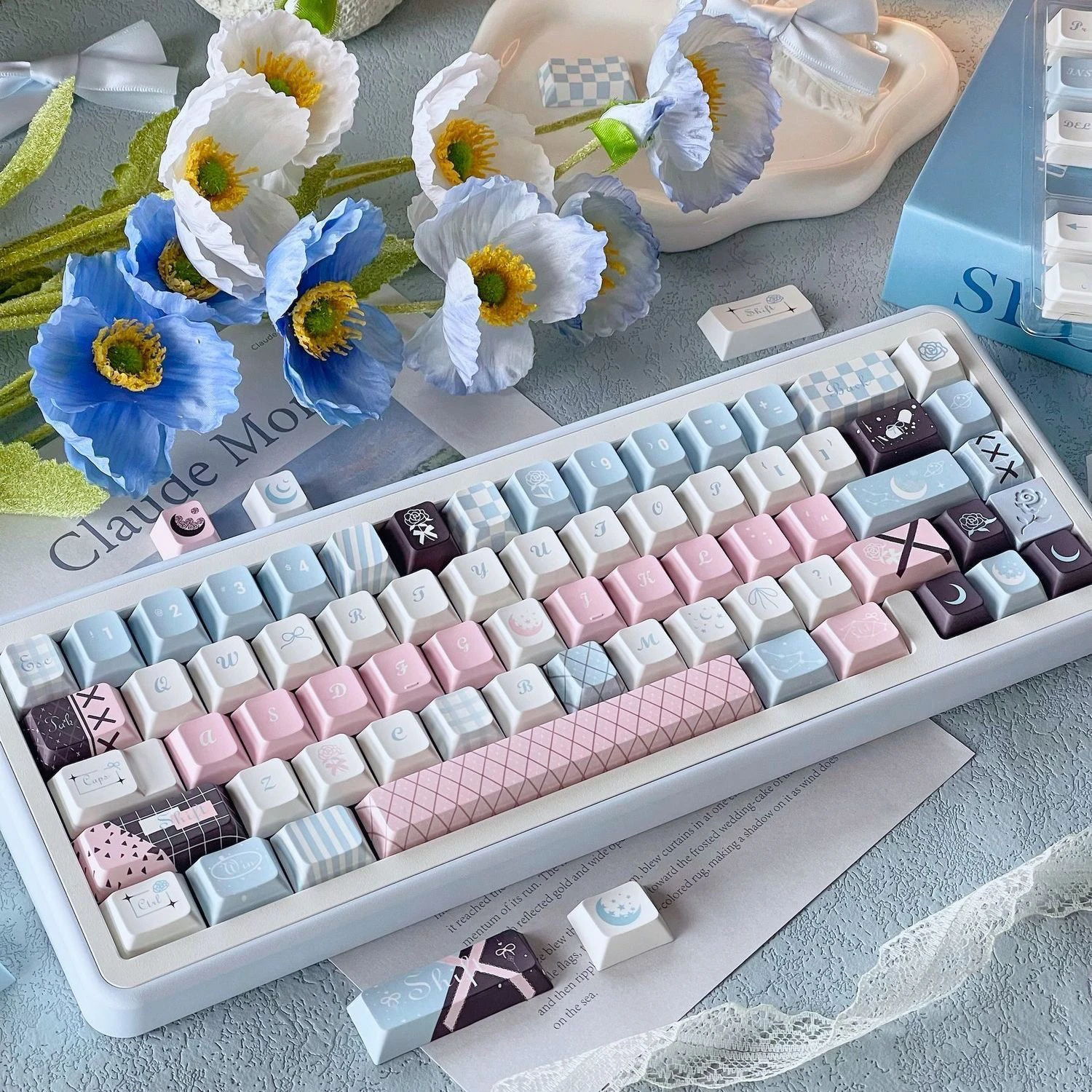 

Moon rose keycap original height PBT material sublimation high value personality creative elegant keycap