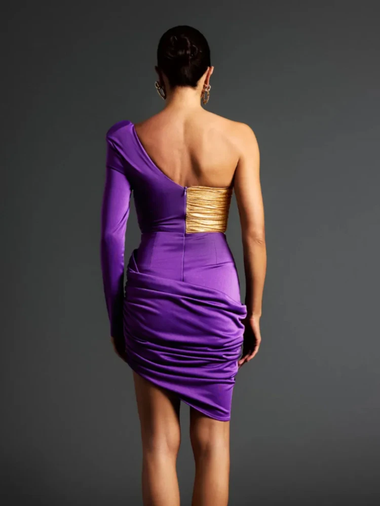 Mini abito asimmetrico di lusso con scollo a V e monospalla – Abito da festa aderente con volant viola e oro per donna