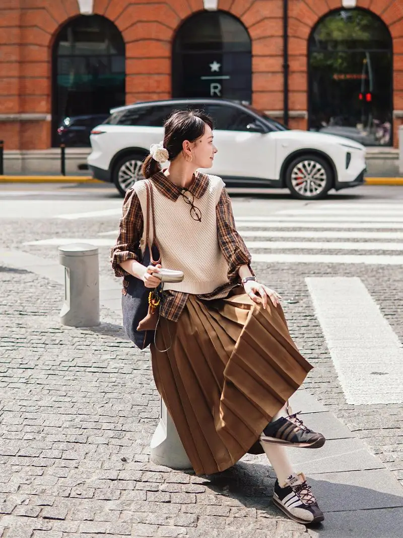 

Скандинавский ретро деревянный пуговицы, круглый свитер, жилет, многослойный хлопковый трикотаж для женщин, осень 2023, модный повседневный Sle