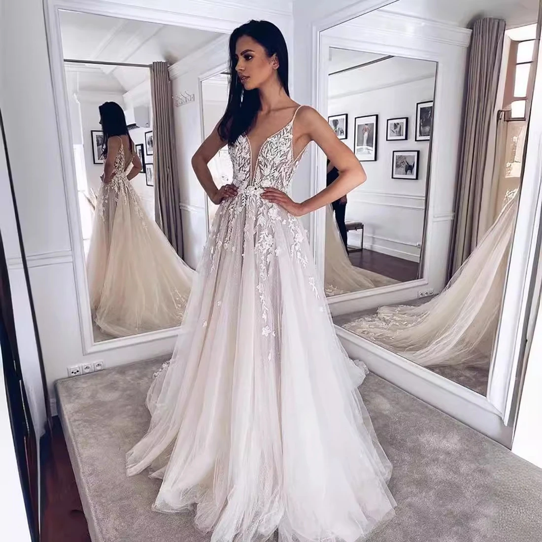 

New Court Train Backless V-Neck Wedding Dresses with Tulle Embroidery for Women customized